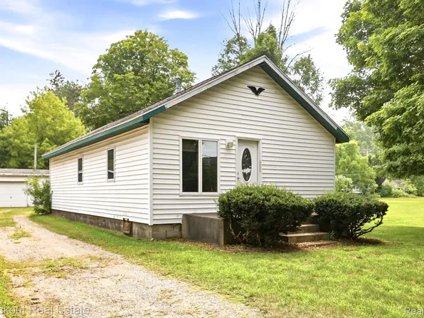 439 Birch Rd, Vassar, MI 48768