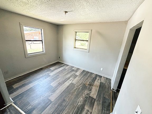 5th image of 1100 Ash St