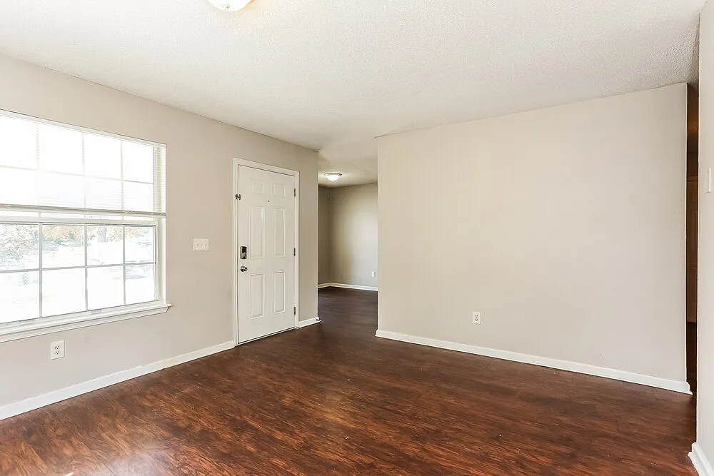 3 bed, 2.0 bath, 1077 sqft, $1,245 — Photo 4