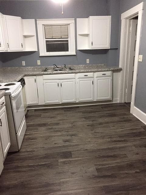 2nd image of 3015 York St