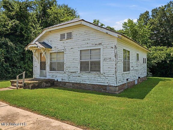 2nd image of 104 W Bell Ave