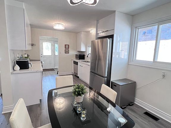 5th image of 105 Fred Varley Dr