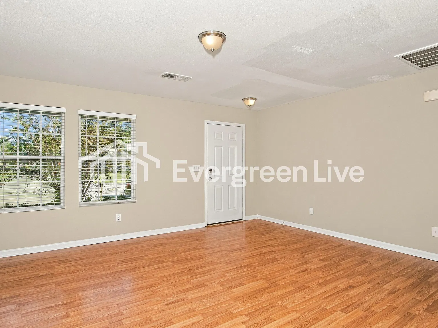 3 bed, 2.5 bath, 1594 sqft, $1,345 — Photo 3