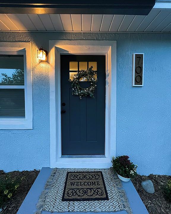 1st image of 700 Phoenix Ave