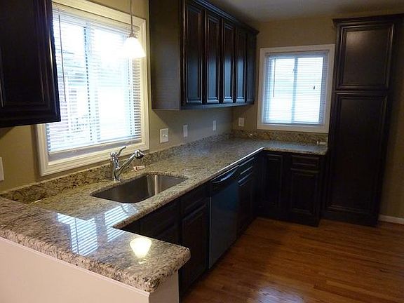 2nd image of 1425 Genesee Dr