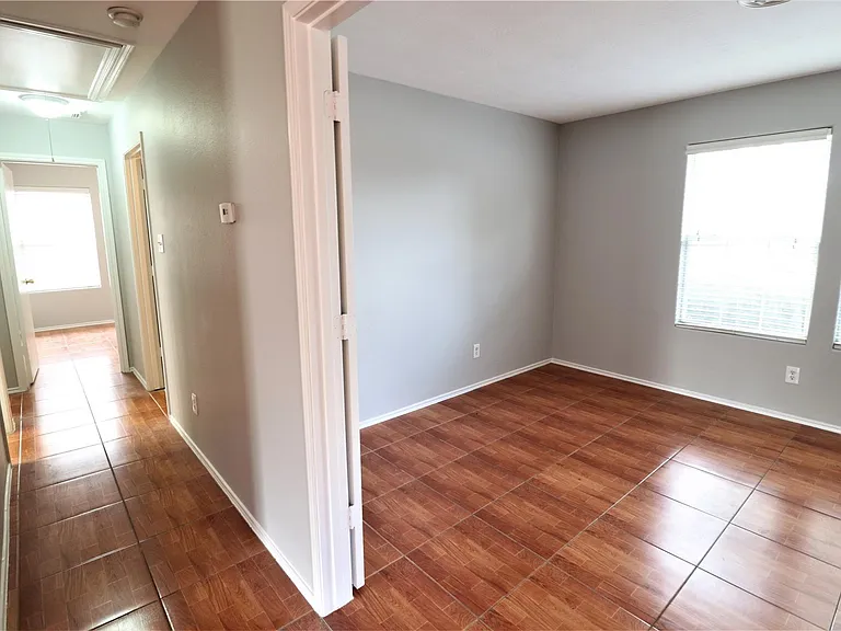 811 Slate Valley Ln — Photo 5