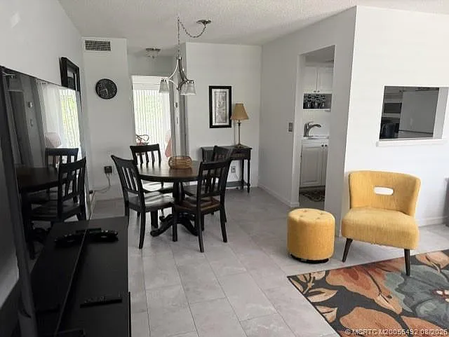 1 bed, 1.5 bath, 696 sqft, $2,500 — Photo 4