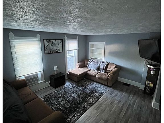 2nd image of 185 Maple St