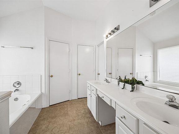 4th image of 8327 Sonesta Point Ln