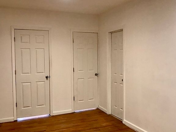 2nd image of 183 Calyer St #4