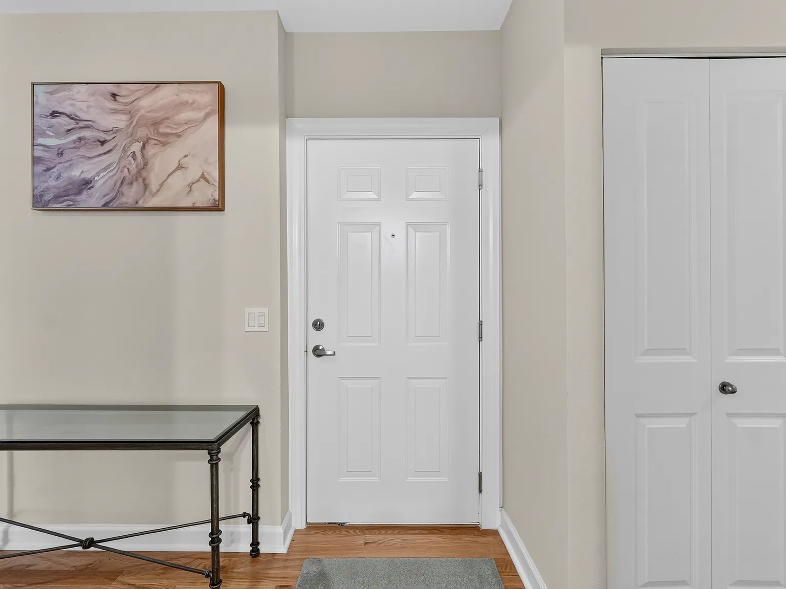 2 bed, 945 sqft, $2,200 — Photo 1