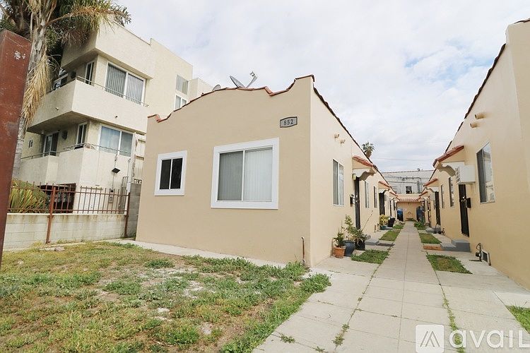 1st image of 846 N Van Ness Ave #1/2