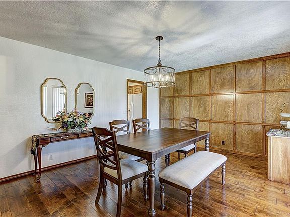 4th image of 20821 N May Ave
