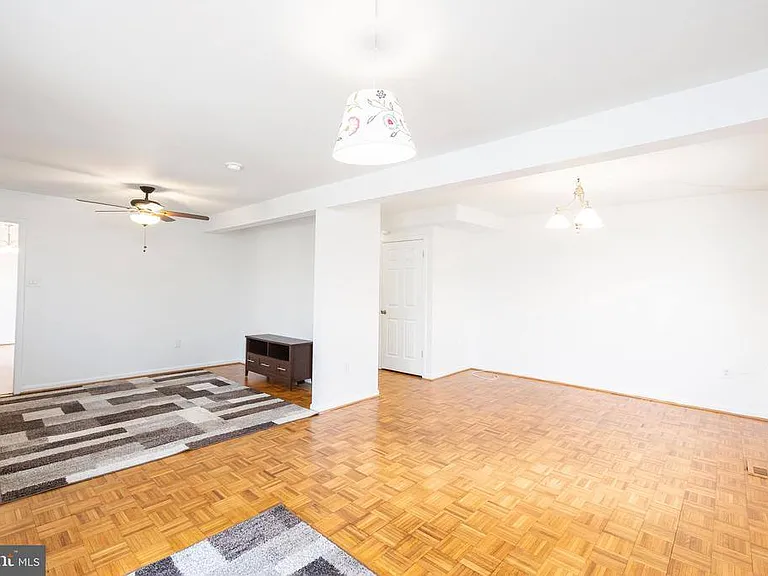 12265 Greenleaf Ave — Photo 9