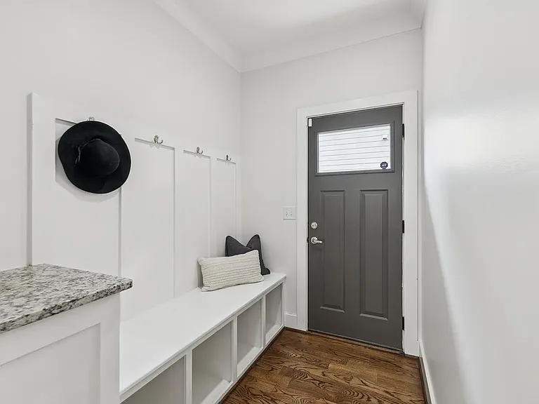 2302 Sunset Pl — Photo 34