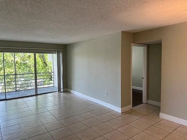 2 bed, 2.0 bath, 1252 sqft, $2,000 — Photo 2