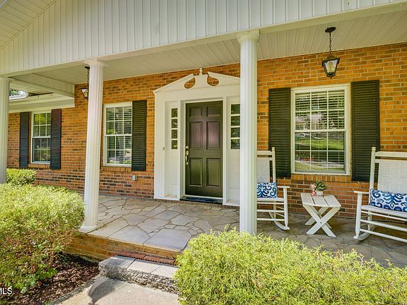 5th image of 255 Woodcrest Dr
