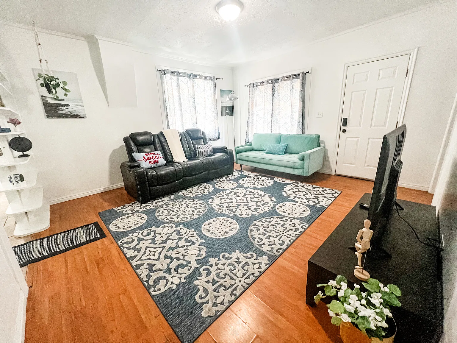 3 bed, 1200 sqft, $2,000 — Photo 3