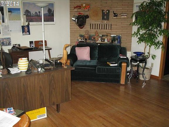 2nd image of 109 SE 121st Ave
