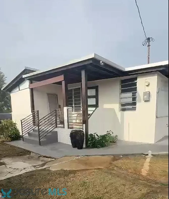 2 bed, 1.0 bath, 900 sqft, $1,000 — Photo 1
