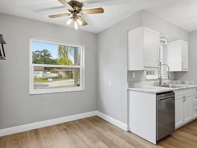 330 Scott Ct — Photo 16