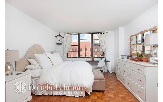 Rented by Douglas Elliman | media 16