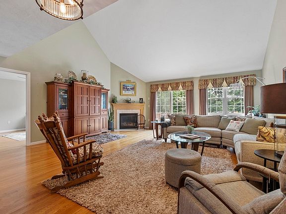 4th image of 131 Ariel Cir #131