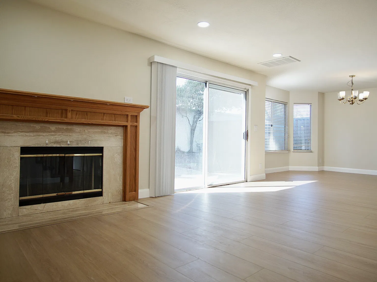 3 bed, 2.5 bath, 1834 sqft, $4,500 — Photo 3