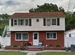 1521 Louis Kossuth Ave, Bohemia, NY 11716