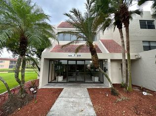 210 Lakeview Dr APT 102, Weston, FL 33326