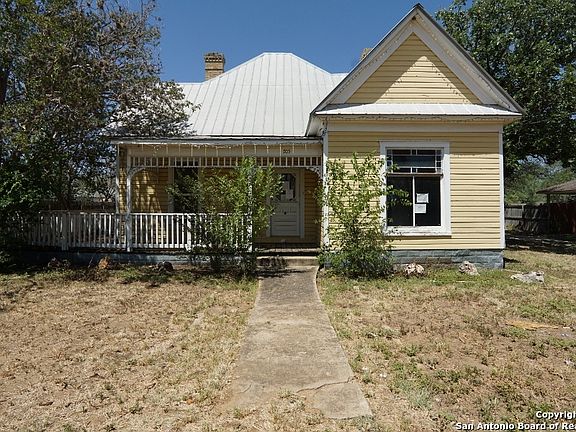 2nd image of 705 N Windy Knoll