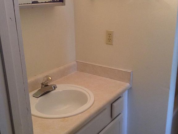 5th image of 574 Countrytown Dr
