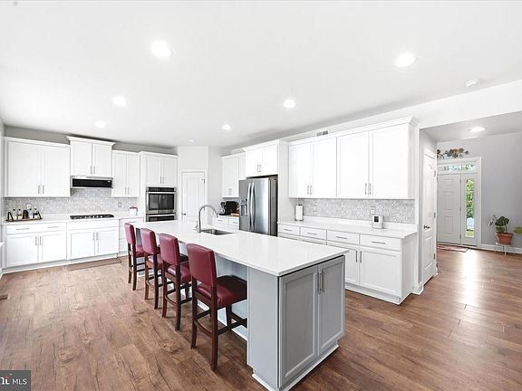 4th image of 108 Reedville Ct