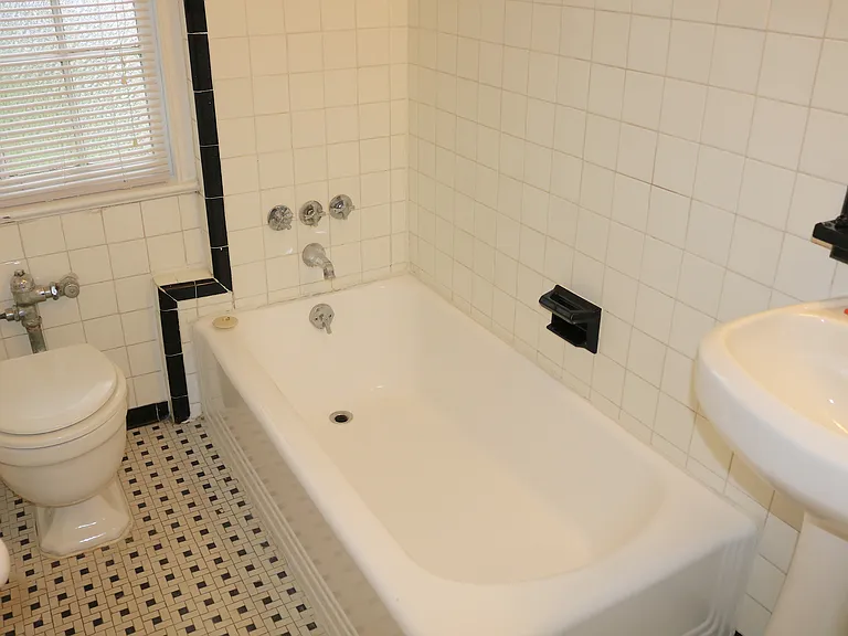 2827 Thornhill Rd — Photo 34
