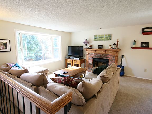 4th image of 12127 215th Pl SE