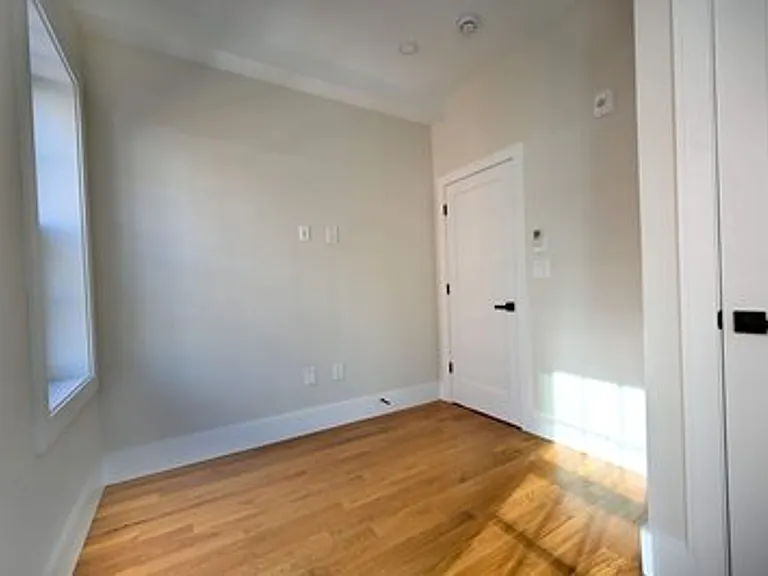 18 Winchester St #4A — Photo 3