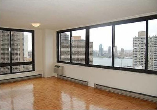 2nd image of 300 E 34th St APT 31e