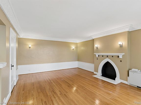 4th image of 15 E Kirby St APT 1107