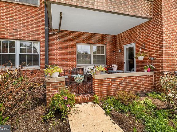 2nd image of 3601 Greenway Unit 205