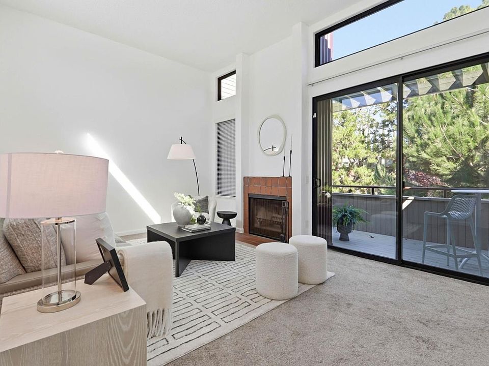 1st image of 928 Wright Ave APT 402