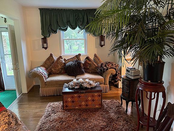4th image of 5 Chamberlain Dr