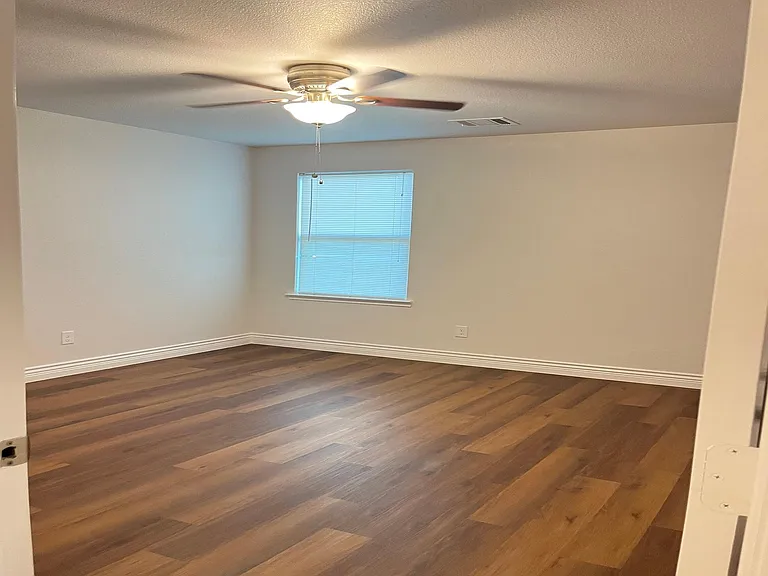 1903 Prairie View Dr — Photo 17