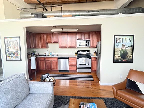 5th image of 1010 Arch St Unit 701
