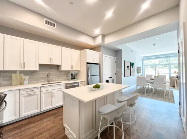 378 Millburn Ave #1, Millburn, NJ 07041