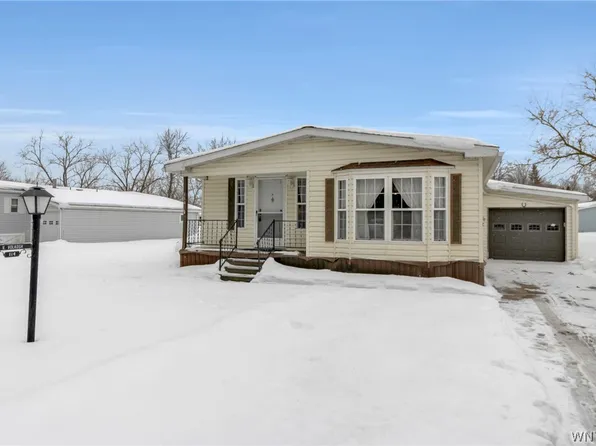 114 Lakewood Vlg, Medina, NY 14103