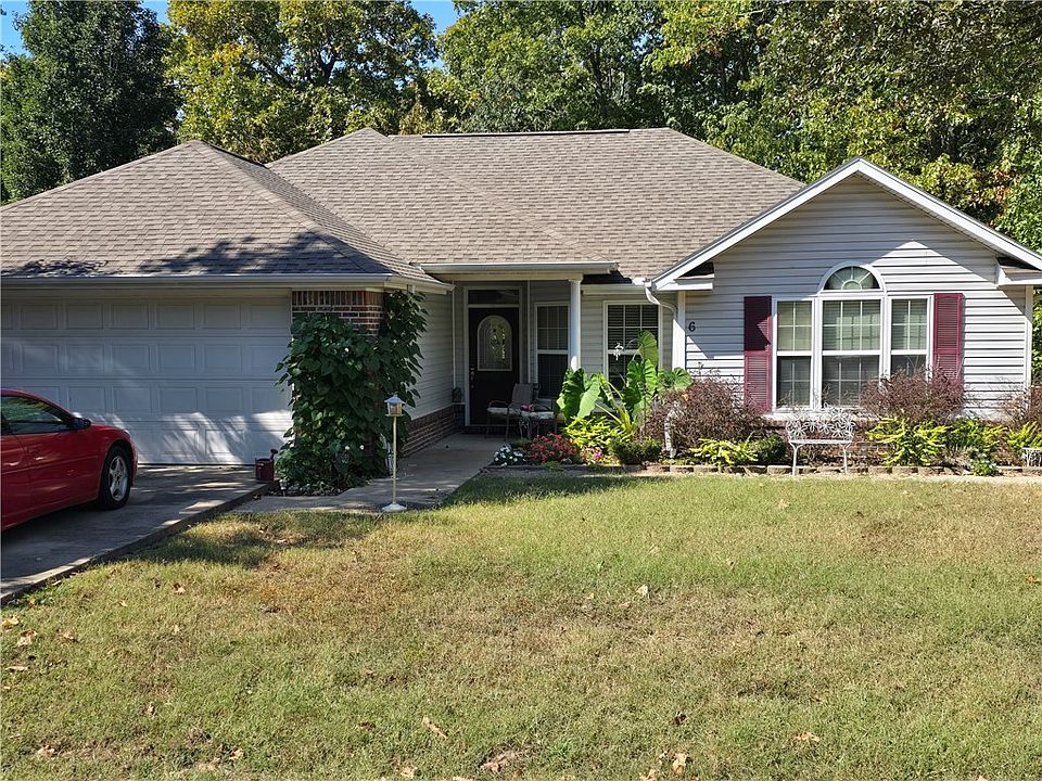 1st image of 6 Shefford Ln