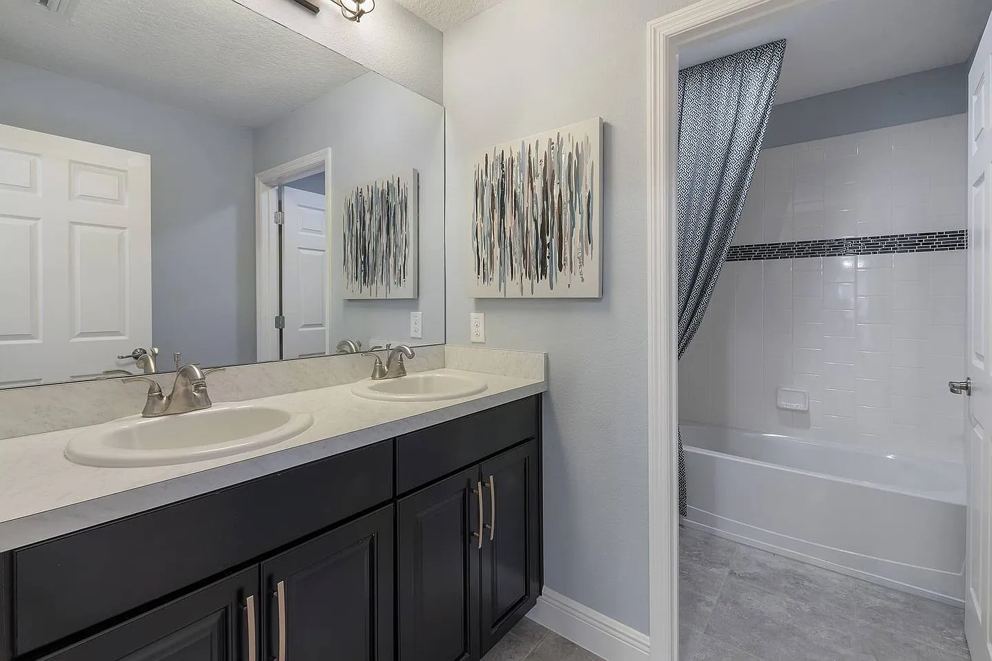 7 bed, 5.5 bath, 4690 sqft, $4,900 — Photo 4