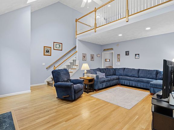 3rd image of 28 Saint Andrews Way