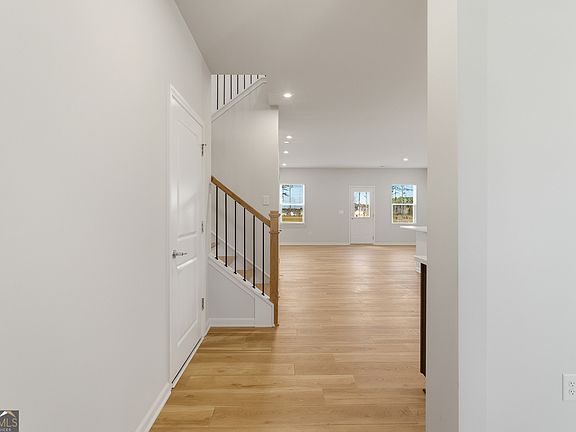 3rd image of 608 Vidalia Park Way