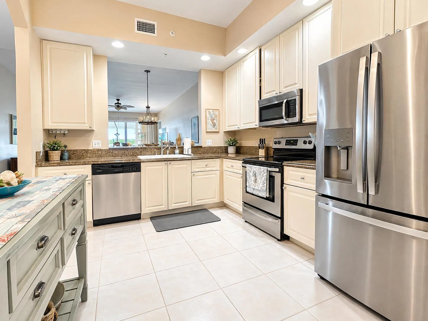 2 bed, 2.0 bath, 1989 sqft, $4,500 — Photo 4